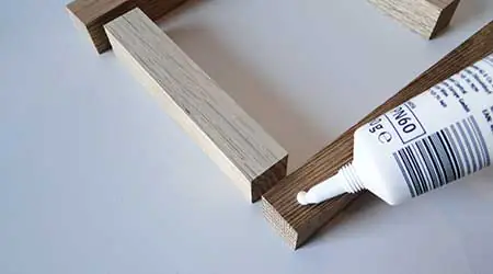 W&uuml;rfel-Lampe aus Holz wird gebaut