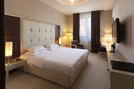 Beleuchtung eines Hotelzimmers Beleuchtung eines Hotelzimmers