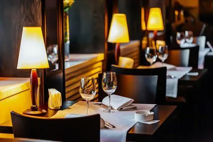 Gemütliche Restaurantbeleuchtung Restaurant mit gemütlicher Beleuchtung