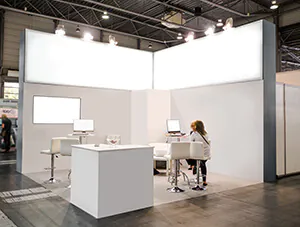 Messestand mit LED-Beleuchtung Messestand mit LED-Beleuchtung