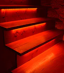 Treppe wird rot Beleuchtet Treppe wird rot Beleuchtet