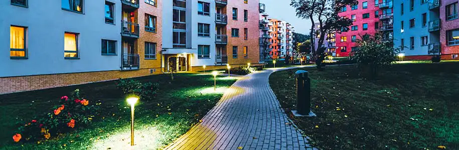 Außenbeleuchtung einer Wohnanalage mit LED Außenbeleuchtung einer Wohnanalage mit LED