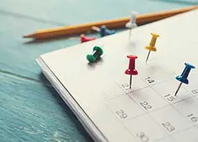 Kalender mit Pins Kalender mit Pins
